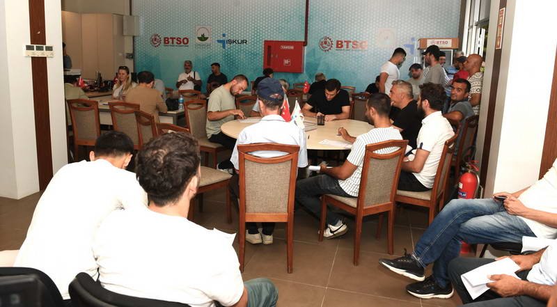 Osmangazi Belediyesi, iş arayan vatandaşlarla iş verenleri bir araya getirdiği