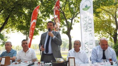 Osmangazi Belediye Başkanı Erkan Aydın, mahalle ziyaretleri kapsamında Zafer Mahallesi