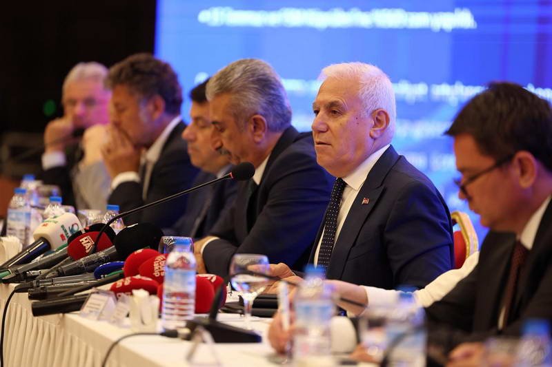 Bursa Büyükşehir Belediye Başkanı Mustafa Bozbey, kentte artık eski abonmanların