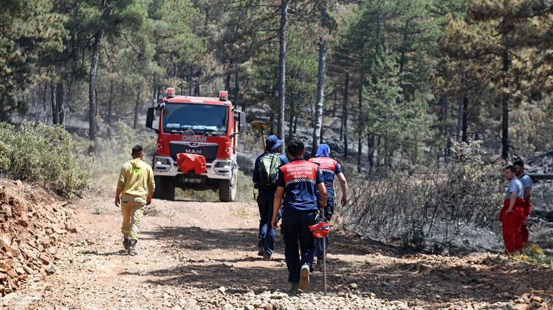 Osmangazi Belediyesi, Bursa’daki orman yangınlarına karşı mücadelesini aralıksız sürdürüyor. Termal