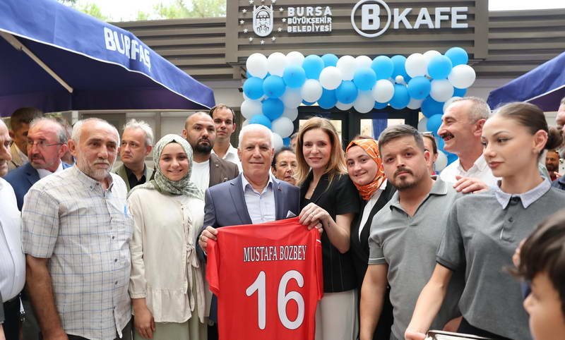 B Kafe’nin Emek Mahallesi’ndeki 9’uncu şubesinin açılışında konuşan Bursa Büyükşehir