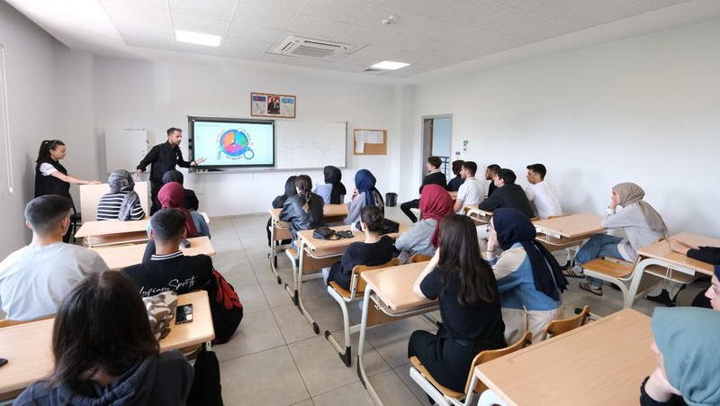 Bursa’da bugüne kadar binlerce genci ücretsiz YKS kursları ile üniversiteye