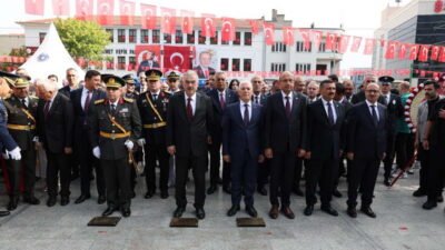 Başkomutan Gazi Mustafa Kemal Atatürk’ün liderliğinde kahraman ordumuz ve milletimizin