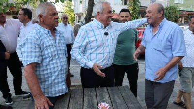 Nilüfer Belediye Başkanı Şadi Özdemir, Akçalar Mahallesi’nde esnafları ziyaret edip,