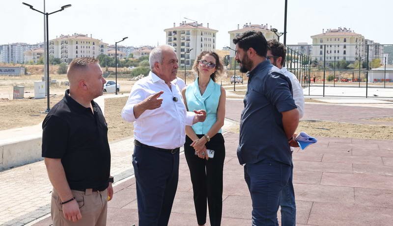 Nilüfer Belediye Başkanı Şadi Özdemir, Balkan Mahallesi’nde yapımı devam eden