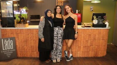 Annesi ve kızıyla birlikte açtığı işletmede Gaziantep lezzetlerini Bursalılarla buluşturan