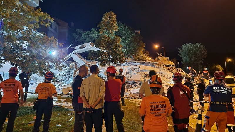 Yıldırım Belediyesi Arama Kurtarma Ekibi, AFAD koordinasyonunda yürütülen çalışmalara katılarak,