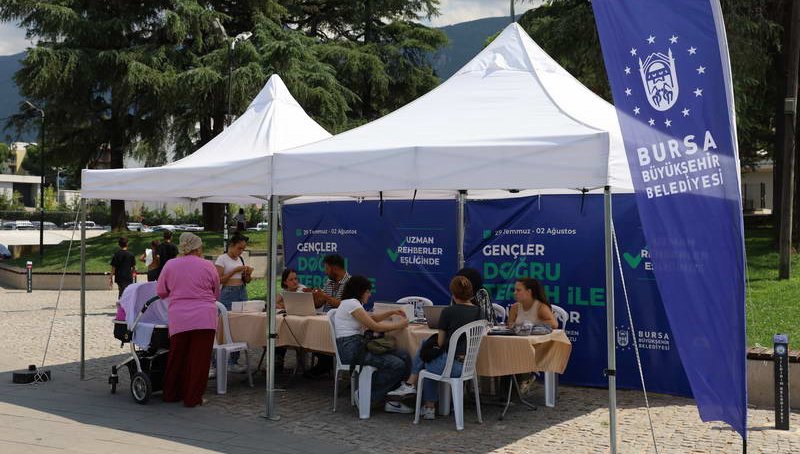 Bursa’da eğitimden sanata, spordan kültüre kadar her alanda gençleri destekleyen