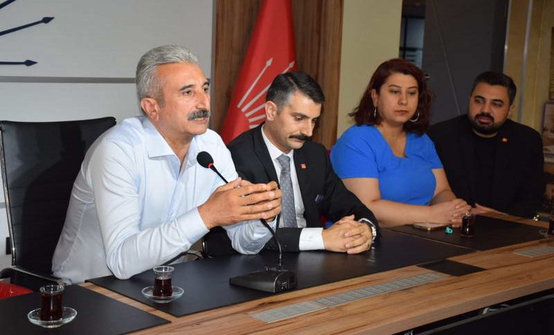 CHP Bursa İl Başkanlığı’nda gerçekleştirilen törenle, Memleket Partisi geçmiş dönem