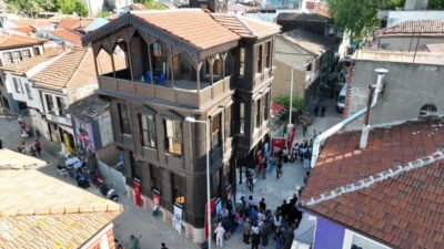 Girit Sokağı’nda yer alan ve kapsamlı bir restorasyon sürecinden geçen