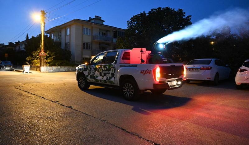 Bursa Büyükşehir Belediyesi, haşere ve sinekle mücadele çalışmalarını 17 ilçede