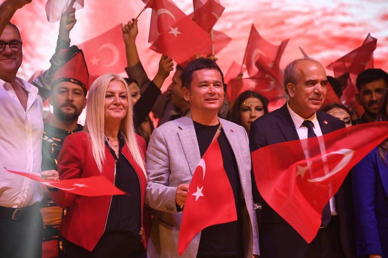 Osmangazi Belediyesi’nin 30 Ağustos Zafer Bayramı etkinlikleri kapsamında sahne alan