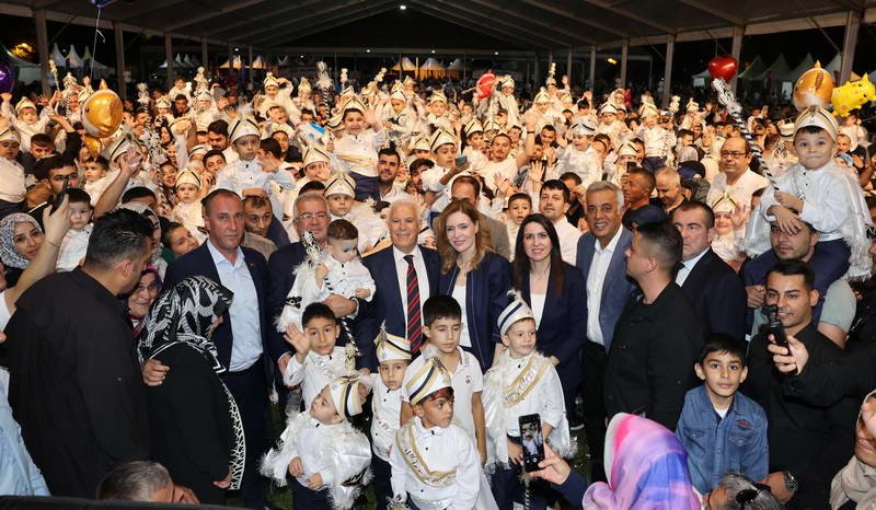 Bursa Büyükşehir Belediyesi tarafından düzenlenen Geleneksel Sünnet Şöleni bayram coşkusuna