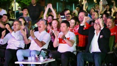 12 Dev Adam'ın final heyecanı da Osmangazi Meydanı’nda yaşanacak.