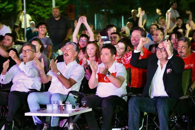 12 Dev Adam'ın final heyecanı da Osmangazi Meydanı’nda yaşanacak.