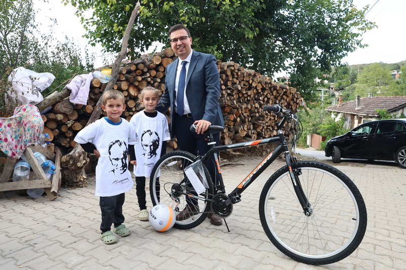 Nilüfer Belediyesi, sosyal medyadan bisiklet ve şeker isteğinde bulunan minik