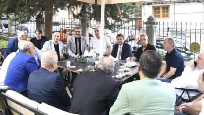 Her hafta bir mahalleyi ziyaret ederek vatandaşlarla bir araya gelen