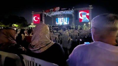 Kültürpark Atatürk Stadyumu (Millet Bahçesi) girişinde düzenlenen “Bir Cumhuriyet Şarkısı”