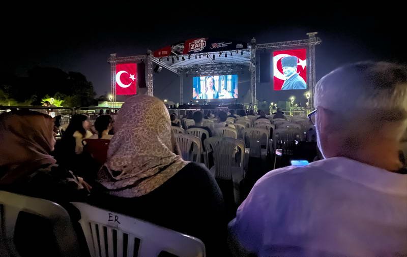 Kültürpark Atatürk Stadyumu (Millet Bahçesi) girişinde düzenlenen “Bir Cumhuriyet Şarkısı”