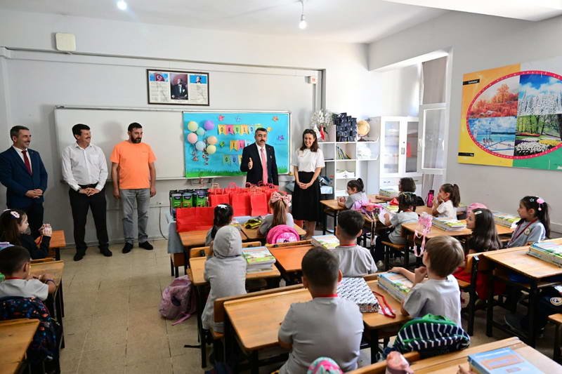Yeni Eğitim Öğretim yılının ilk gününde 3 okulu ziyaret ederek,