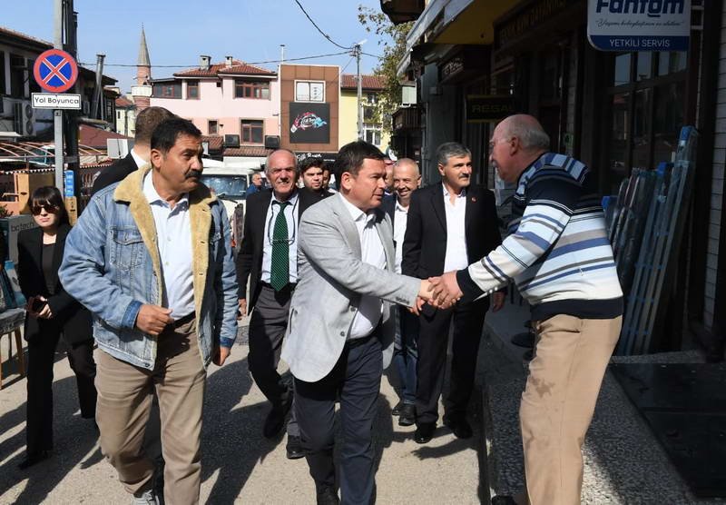 Osmangazi Belediye Başkanı Erkan Aydın, Cuma ziyaretleri kapsamında Tahtakale Mahallesini