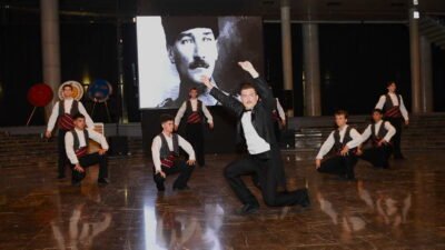 Osmangazi Belediyesi, tarafından Büyük Önder Mustafa Kemal Atatürk’ün Bursa'ya gelişinin