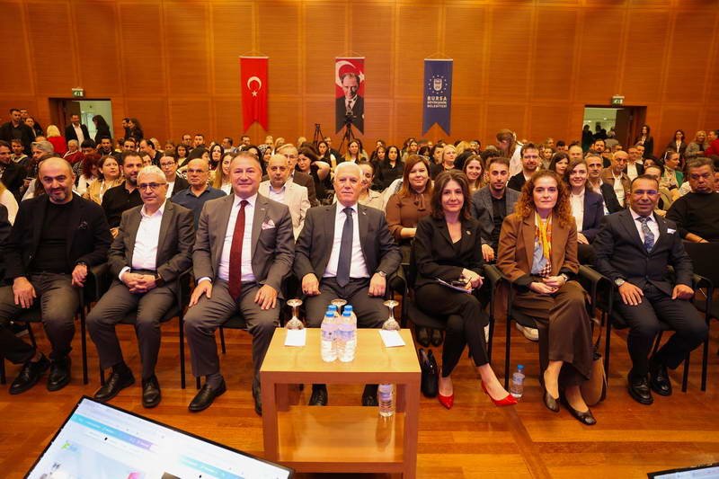 Skymind 2025 Akıllı Danışmanlık ve Yapay Zeka Zirvesi’nde konuşan Başkan