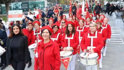 Bursa Büyükşehir Belediyesinin farklı kültürler, renkli kostümler, coşkulu marşlar ve