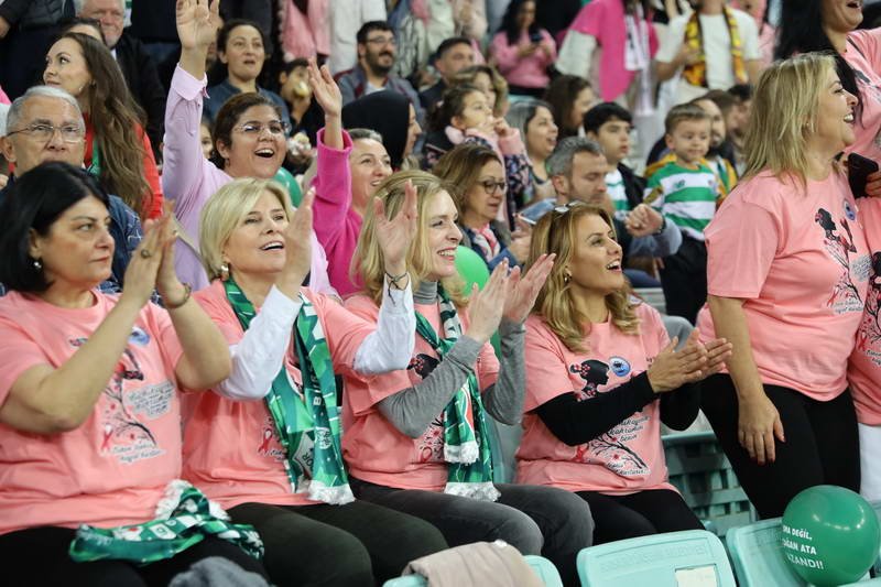 Bursa Büyükşehir Belediyesi, “Meme Kanseri Farkındalık Ayı” kapsamında yaklaşık 100