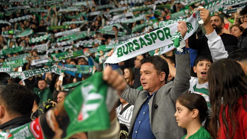 Bursaspor’a göreve geldiği ilk andan itibaren büyük destek olan Osmangazi