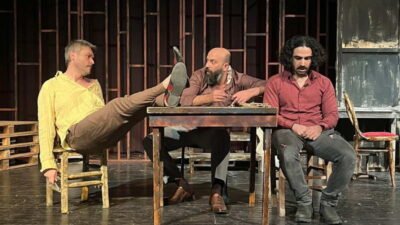 Bursa’nın en üretken özel tiyatrolarından Kafa Sahne, yeni sezona “Duvarların