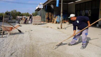 İznik Belediyesi 46 mahallede planladığı program çerçevesinde çalışmalarını sürdürüyor. Bu