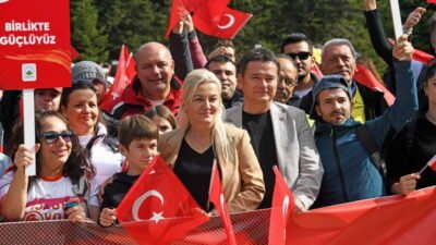 Osmangazi Belediyesi, Türkiye Cumhuriyeti’nin 102’inci kuruluş yıldönümü etkinlikleri kapsamında Uludağ’da