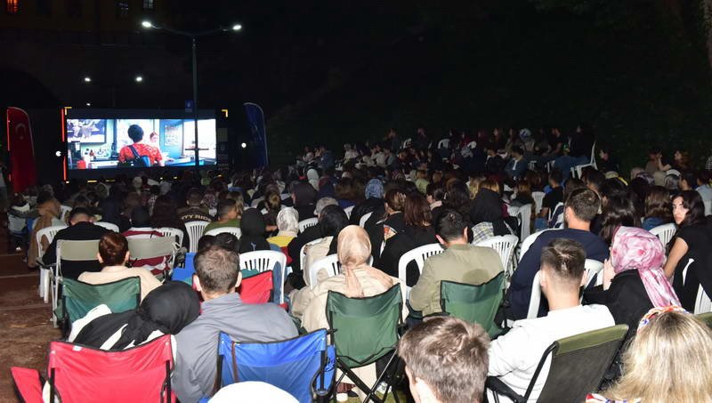 Bursa Büyükşehir Belediyesi tarafından sanatı kentin tüm sokaklarına yayma hedefiyle