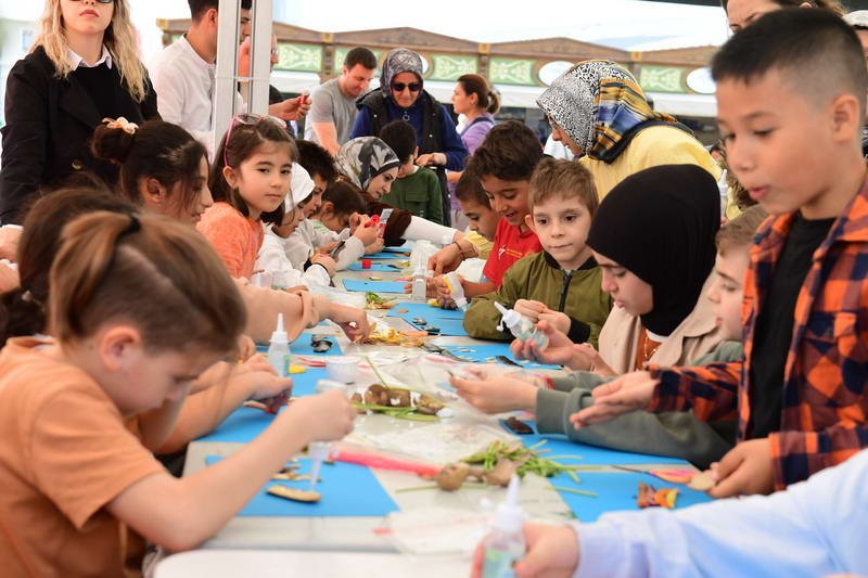 Osmangazi Belediyesi tarafından bu birincisi düzenlenen Osmangazi Kitap Fuarı, 9