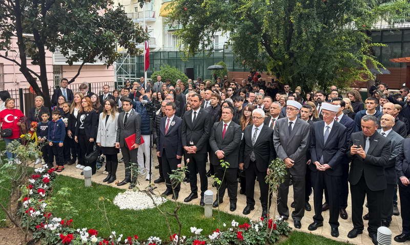 Osmangazi Belediye Başkanı Erkan Aydın, Türkiye Cumhuriyeti’nin kurucusu Mustafa Kemal