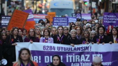 Büyükşehir Belediyesi ve Bursa Kent Konseyi öncülünde 25 Kasım Kadına