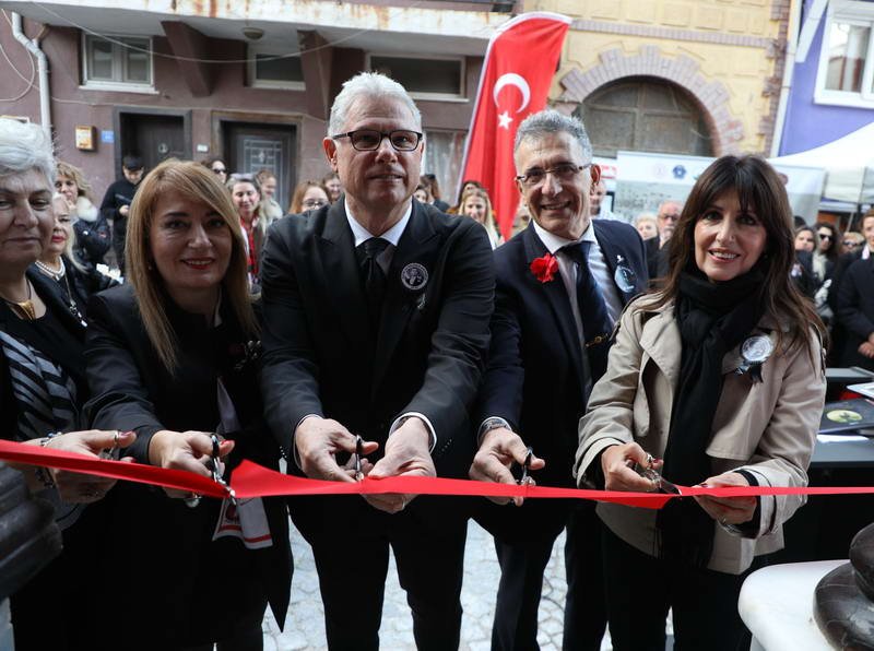 Türk kadınının eşitlik ve özgürlük yolundaki yüz yıllık mücadelesini konu