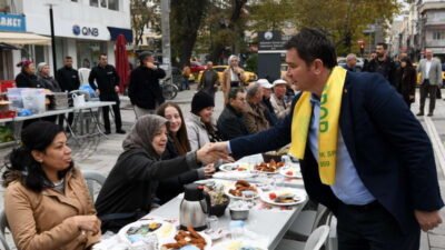 Osmangazi Belediye Başkanı Erkan Aydın, mahalle ziyaretleri kapsamında İstiklal Mahallesi