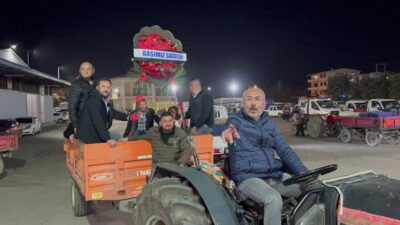 CHP İznik İlçe Başkanı Sadullah Eşiyok ve yönetim kurulu üyeleri,