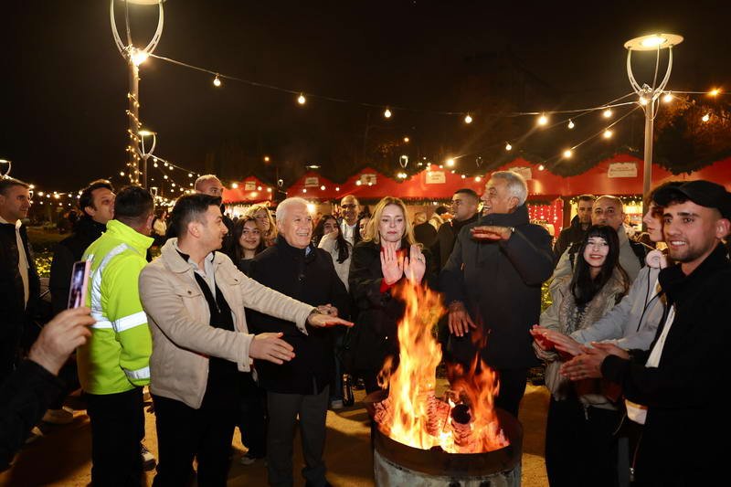 Bursa Büyükşehir Belediyesi tarafından Millet Bahçesi Kültürpark Atatürk Stadyumu girişinde