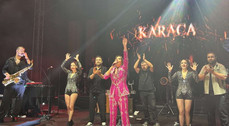 Bursa Büyükşehir Belediyesi’nin düzenlediği ‘Yeni Yıla Merhaba’ konserinde sahne alan