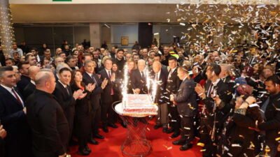 Bursa Büyükşehir Belediye Başkanı Mustafa Bozbey, Büyükşehir Belediyesi çalışanlarıyla yeni