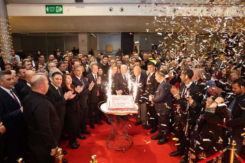 Bursa Büyükşehir Belediye Başkanı Mustafa Bozbey, Büyükşehir Belediyesi çalışanlarıyla yeni