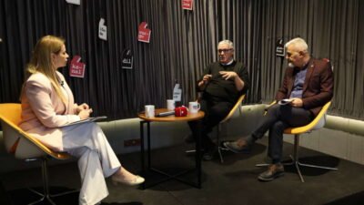 Osmangazi Belediyesi’nin düzenlediği ‘Medya Buluşmaları’ programında deneyimli gazeteciler Tayfun Çavuşoğlu