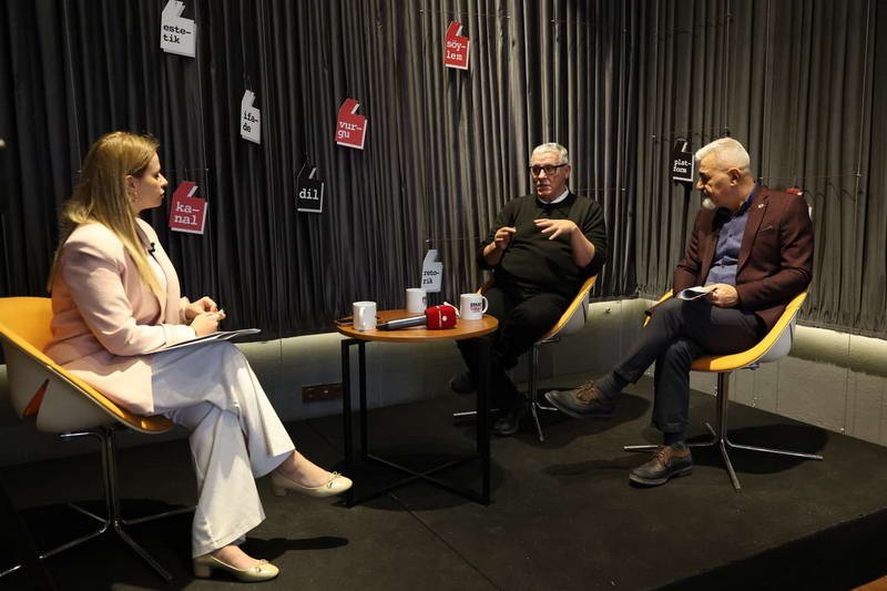 Osmangazi Belediyesi’nin düzenlediği ‘Medya Buluşmaları’ programında deneyimli gazeteciler Tayfun Çavuşoğlu