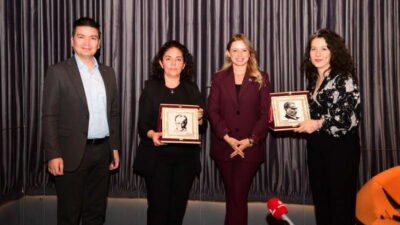 Osmangazi Belediyesi’nin düzenlediği ‘Medya Buluşmaları’ programında deneyimli gazeteciler Esra Türker