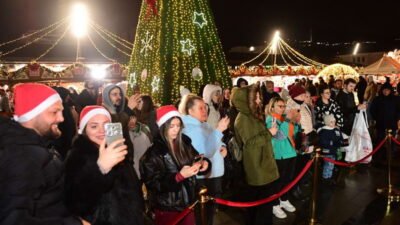 Osmangazi Belediyesi, Yeni Yıl Festivali etkinlikleri kapsamında vatandaşlara, müzik ve
