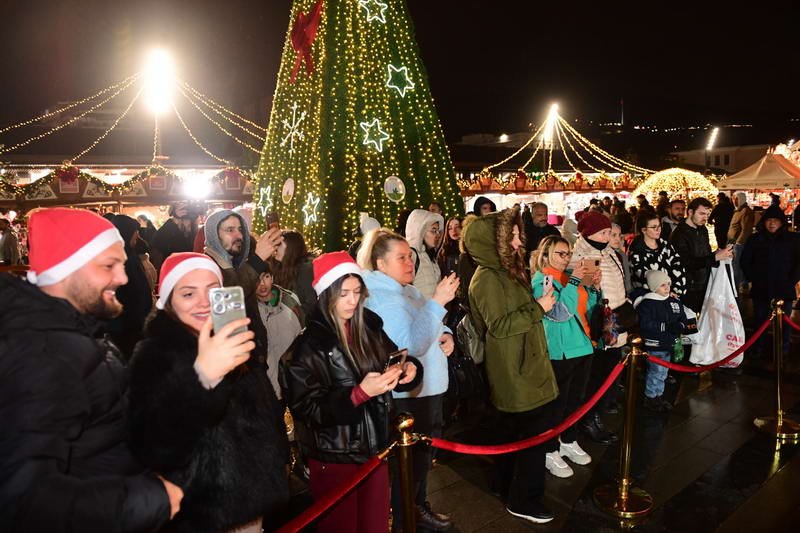 Osmangazi Belediyesi, Yeni Yıl Festivali etkinlikleri kapsamında vatandaşlara, müzik ve