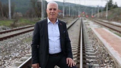Büyükorhan’daki 90 yıllık Piribeyler Tren İstasyonu’nu ziyaret ederek, bölgenin turizm